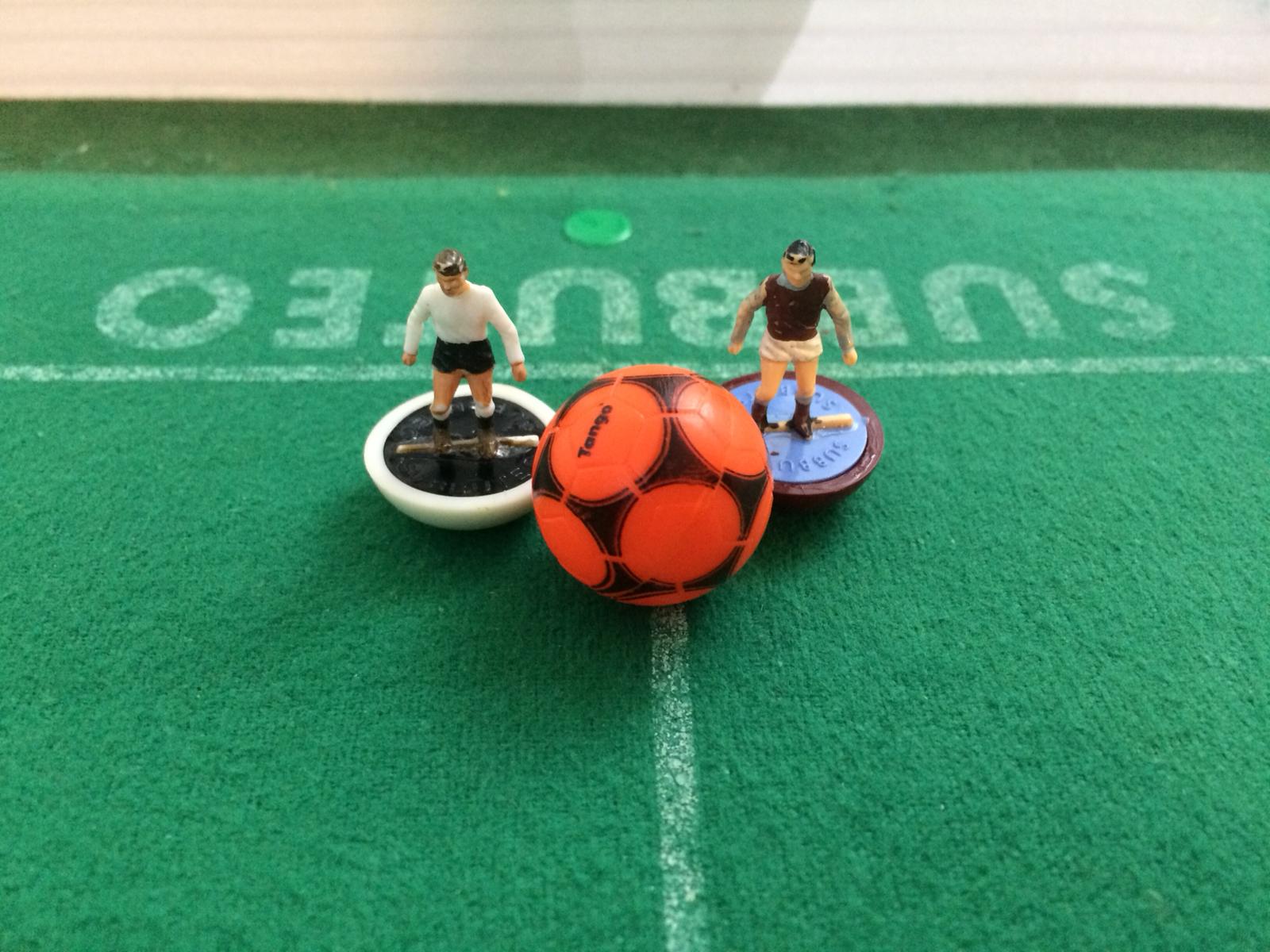 Giocatore Subbuteo in azione 1 - Falco Sabaudo Torino